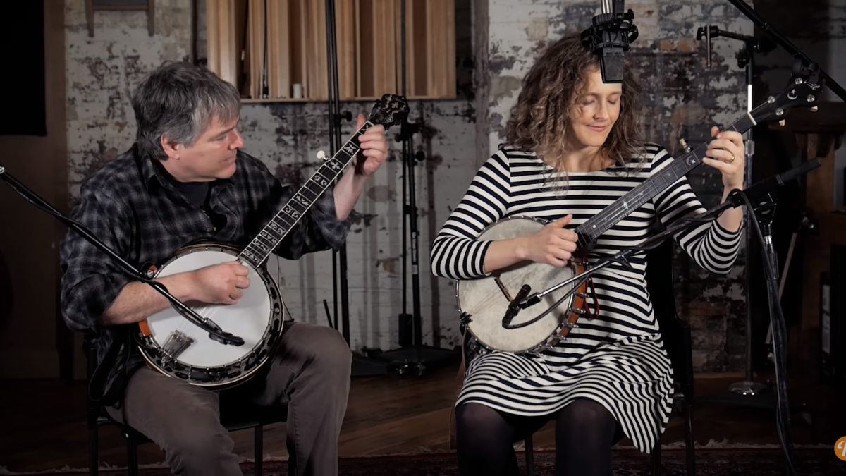 Bela Fleck & Abigail Washburn Demonstrate Clawhammer & Three-Finger Banjo Styles