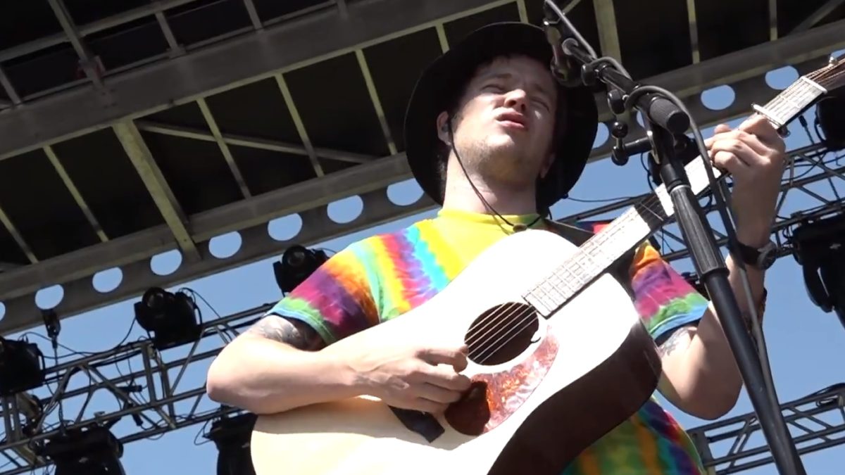 Pro-Shot Video: Billy Strings Performs ‘Little Maggie’ At 2017 Blue Ox Music Festival