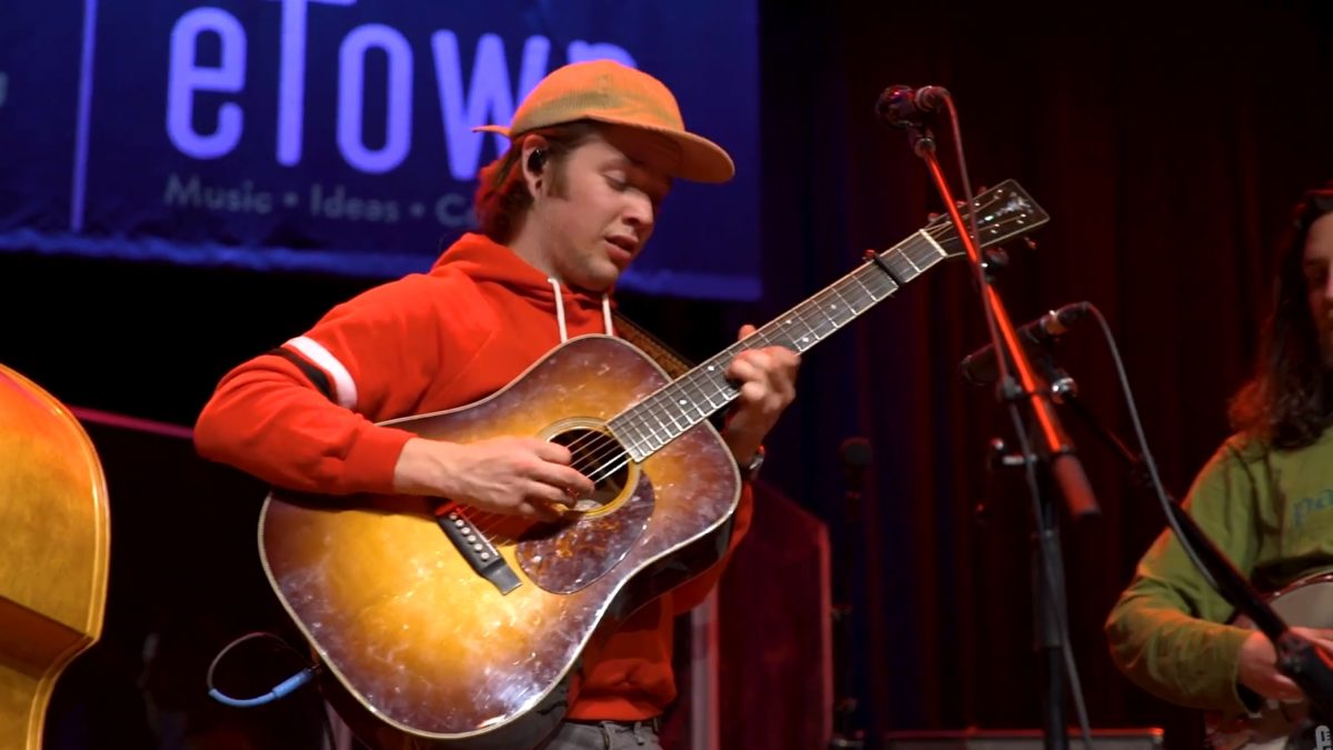 Pro-Shot Videos: Billy Strings Performs On eTown