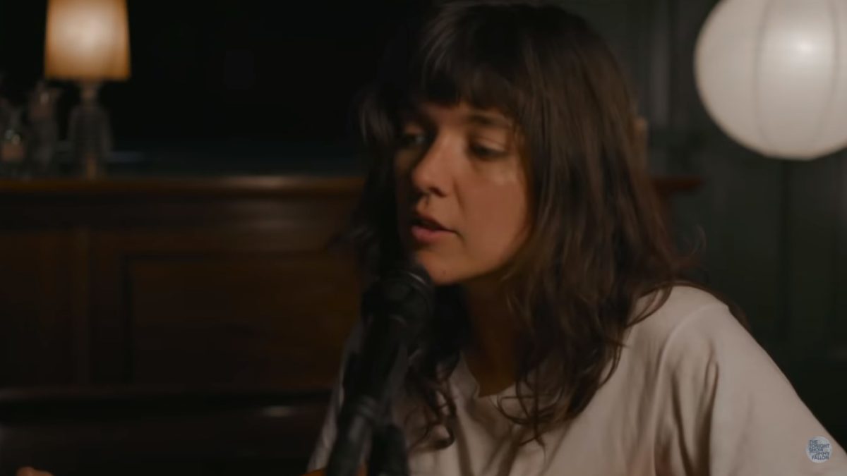 Courtney Barnett Performs Gillian Welch Cover For 'The Tonight Show'