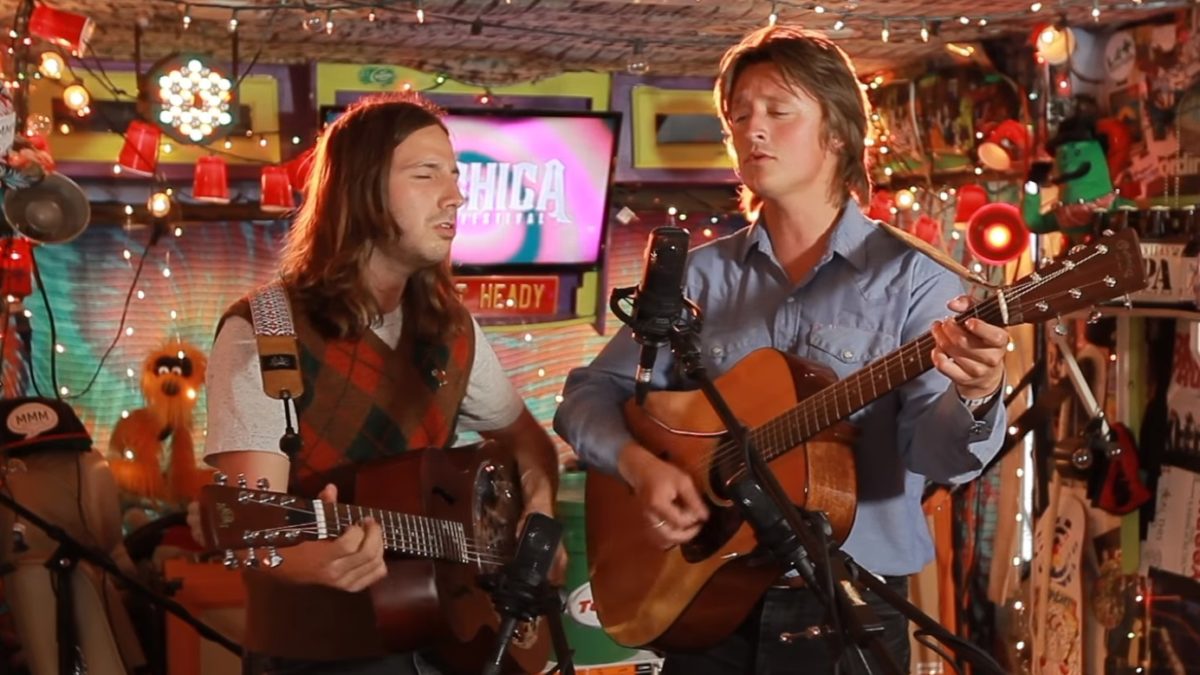 Mapache Plays For ‘Jam In The Van’