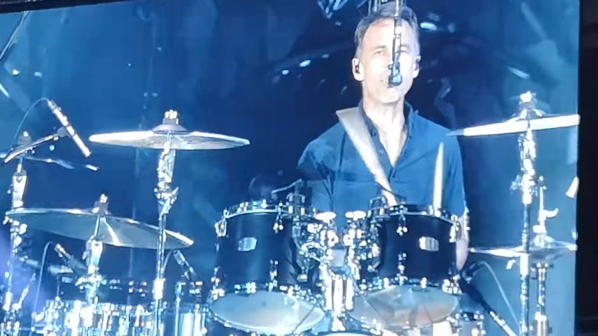 Pearl Jam Dusts Off Kiss Cover For First Time Since 2008 In Rome