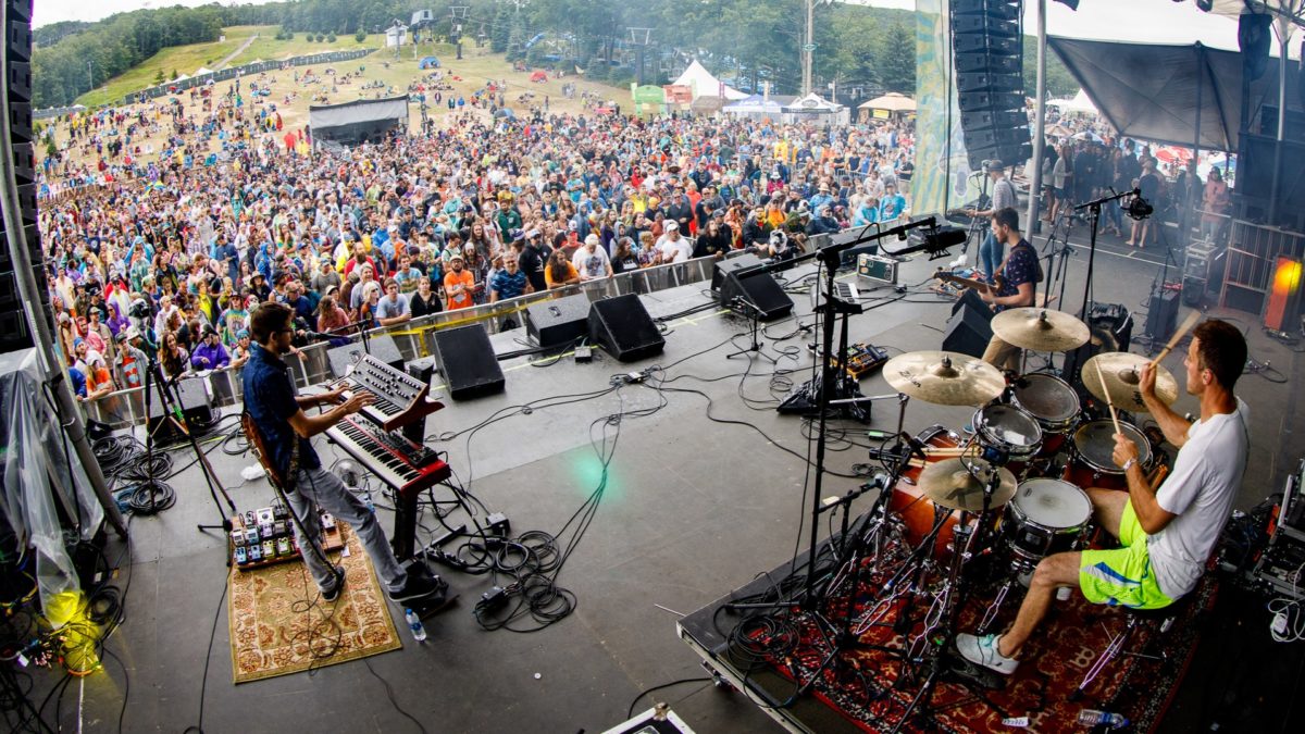 Pro-Shot Video: Aqueous Performs 'The Median' At The Peach Music Festival