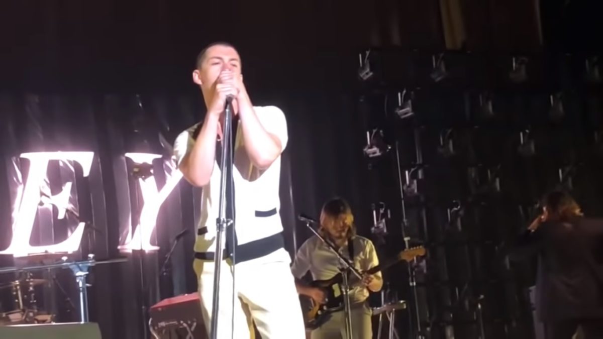 Arctic Monkeys Tackle The Strokes In New York City