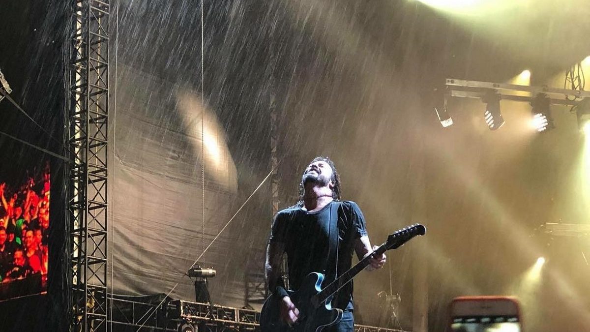 Foo Fighters Welcome Joe Walsh & Dr. Lew Schon At Fenway Park