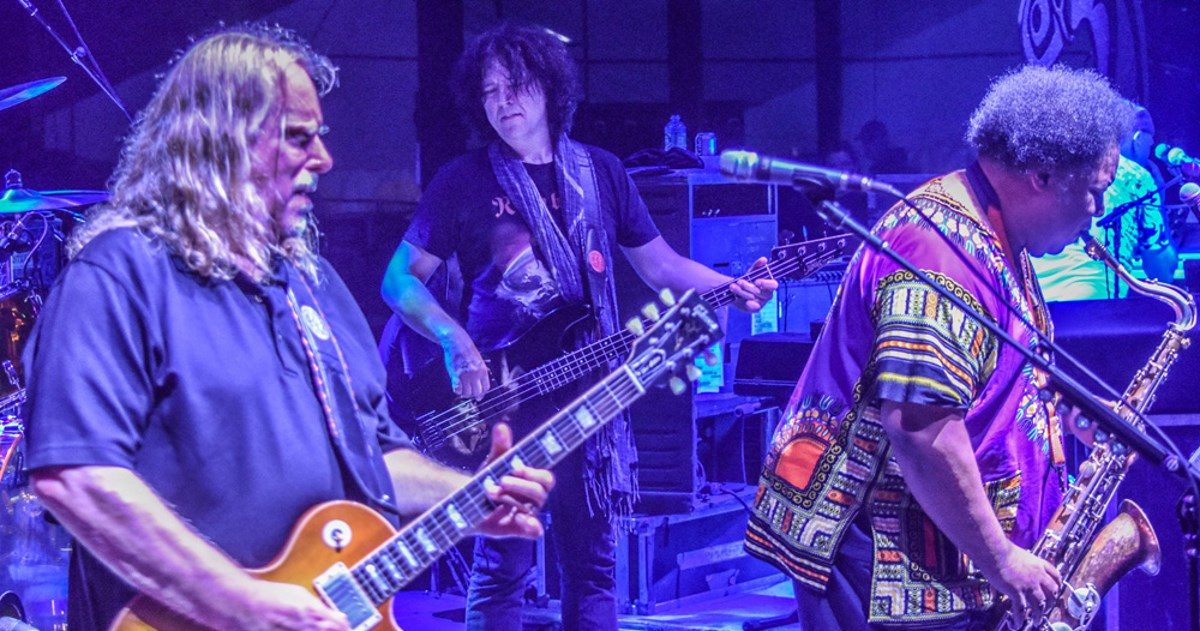 Govt Mule Ron Holloway 2018 Peach Crop Robson