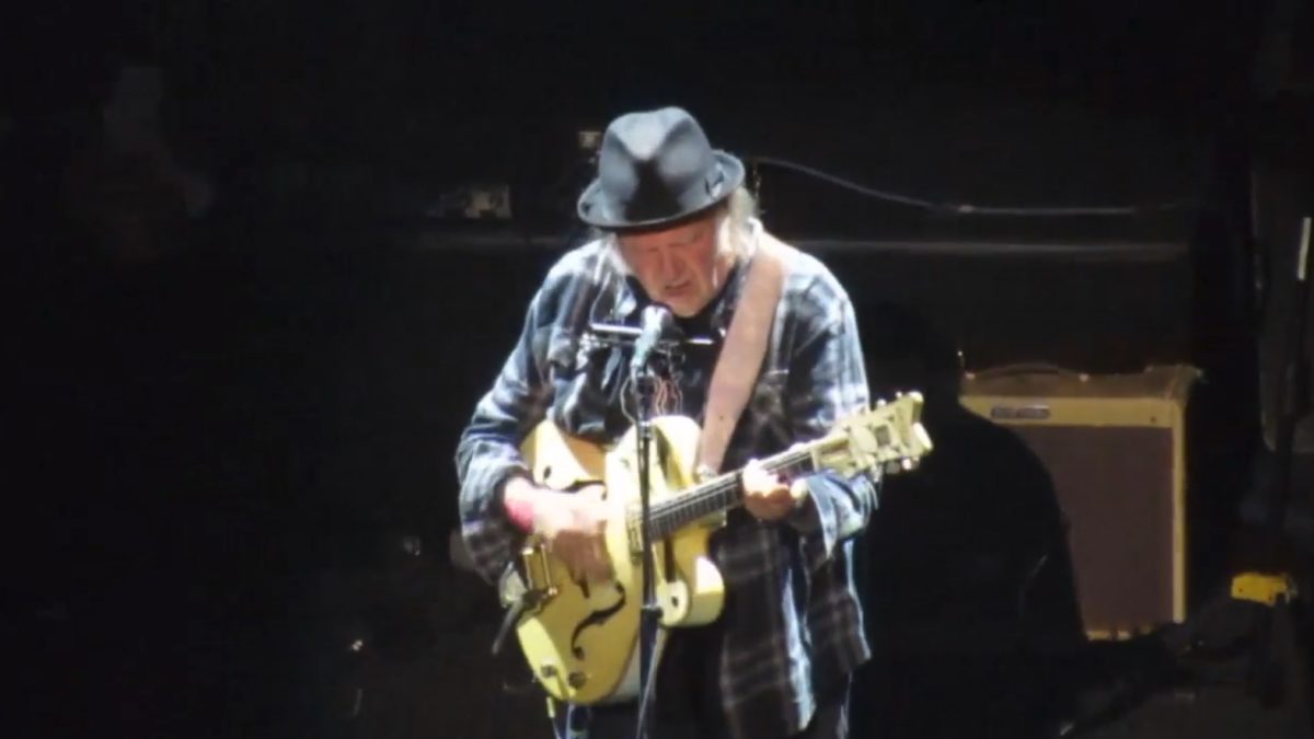 Neil Young Debuts Buffalo Springfield-Era Song In Chicago & Announces Detroit Webcast