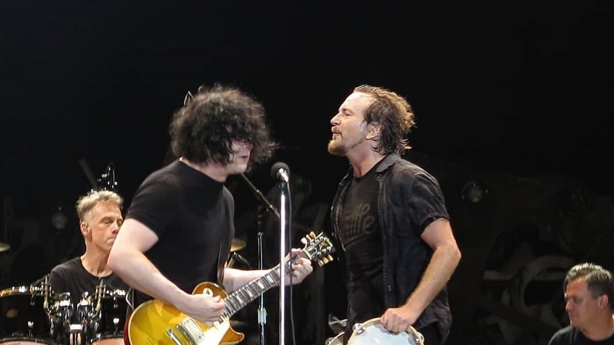 Jack White Guests With Pearl Jam In Portugal