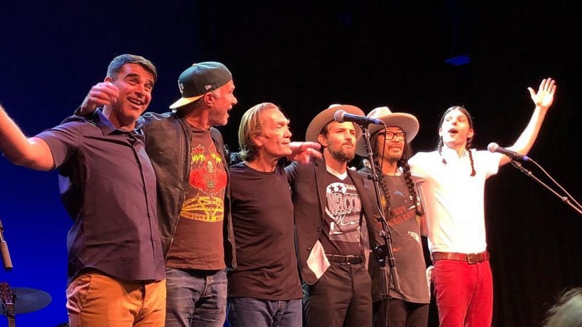 Nicole Atkins, Chad Smith & G.E. Smith Guest With The Avett Brothers