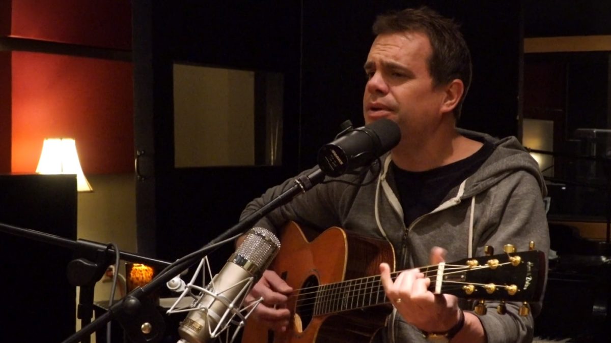 Exclusive Video Premiere: Umphrey’s McGee’s Brendan Bayliss Performs Solo Acoustic ‘Upward’