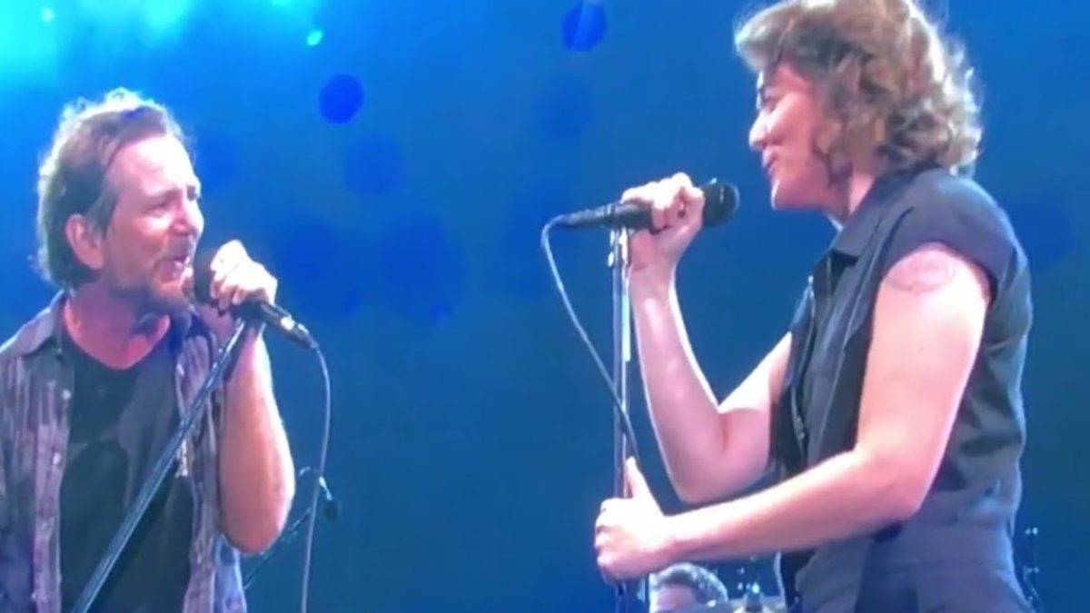 Pearl Jam Debuts White Stripes Cover & Welcomes Brandi Carlile In Seattle