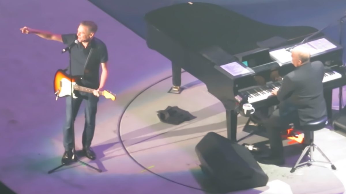 Billy Joel Honors Aretha Franklin & Welcomes Bryan Adams At The Garden