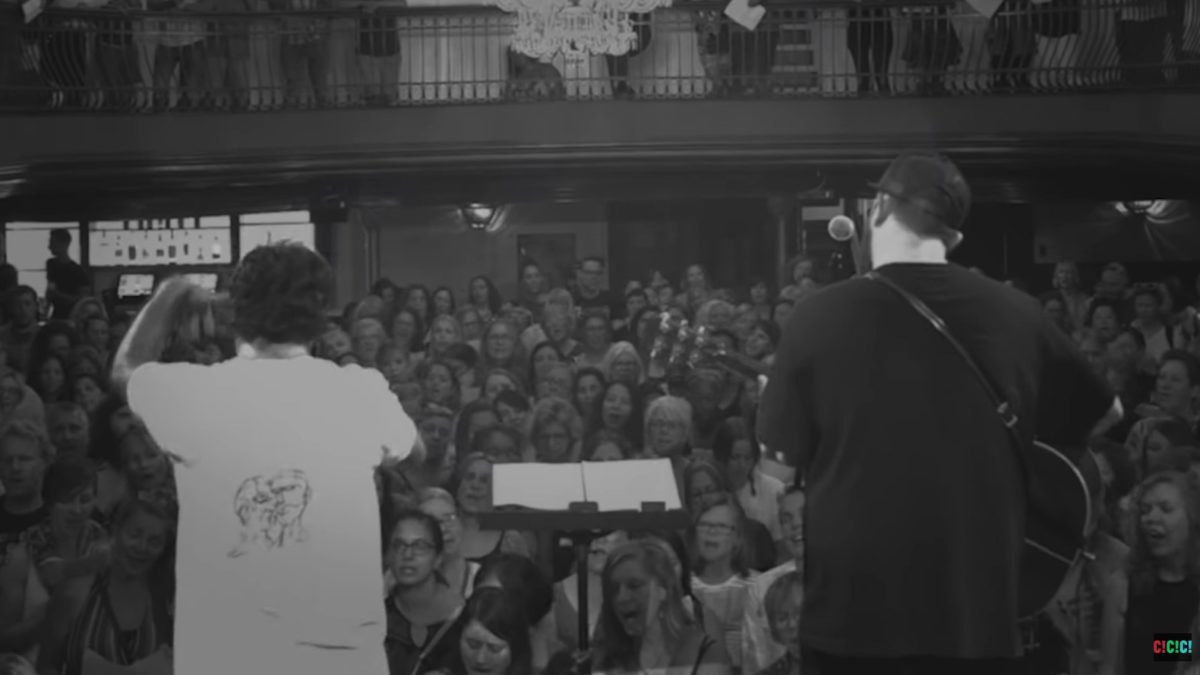 Pro-Shot Video: Choir! Choir! Choir! Honors Aretha Franklin