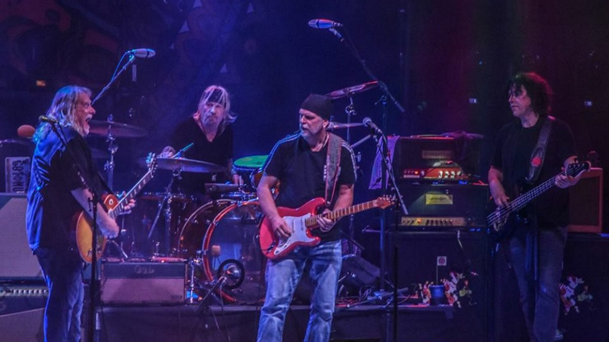 Members Of The Magpie Salute Join Gov't Mule To Honor Aretha Franklin In Charlotte