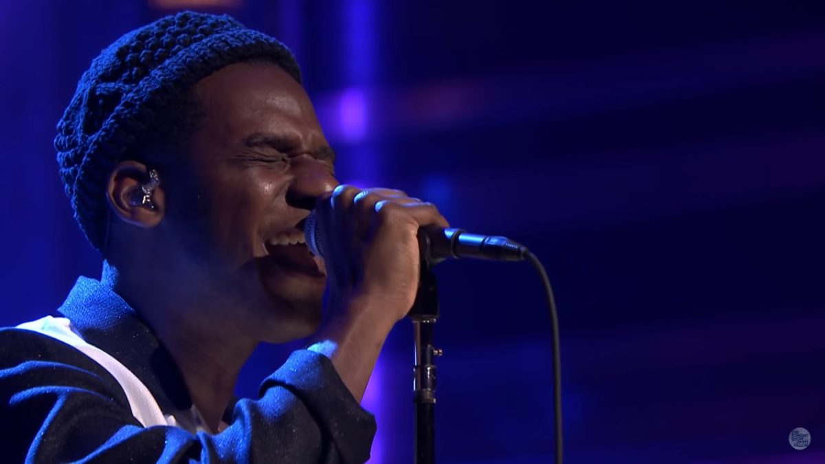 Leon Bridges Performs ‘Beyond’ On ‘The Tonight Show’