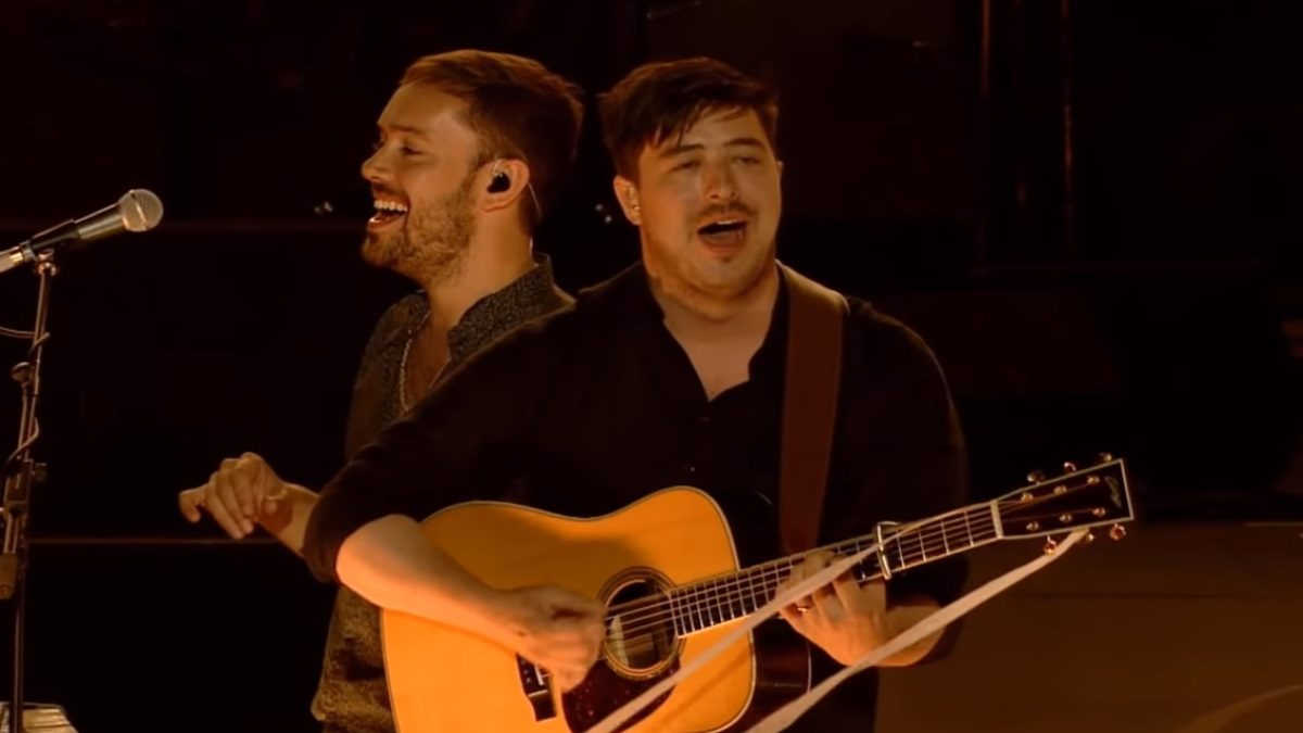 Mumford & Sons Debut New Songs In Hungary