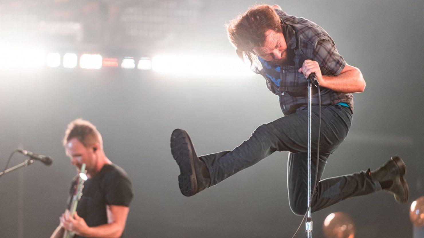 Pearl Jam Honors Chris Cornell & Guests In Seattle