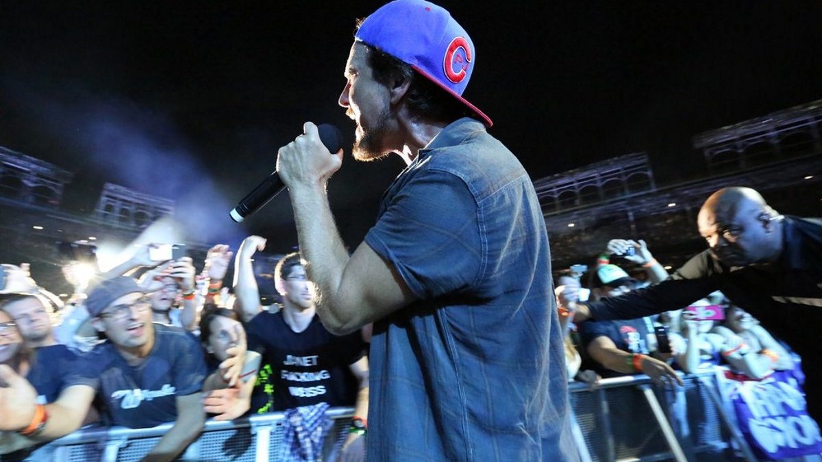 Pearl Jam Debuts David Bowie Cover At Wrigley Field