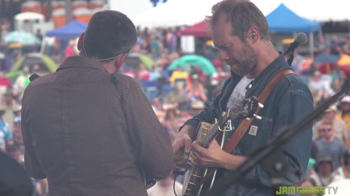 Exclusive Pro-Shot Videos Premiere: Steep Canyon Rangers Perform At 2018 Blue Ox Music Festival