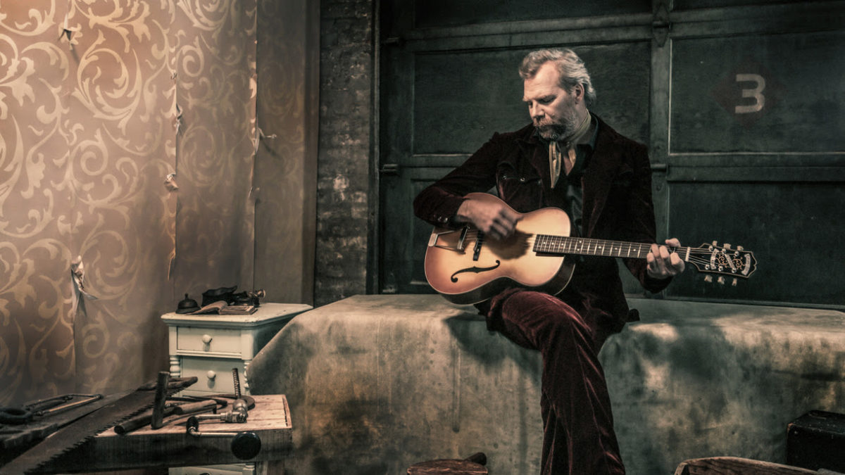 Tim Bluhm Shares ‘Raining Gravel’ Video