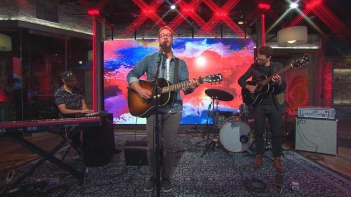 Amos Lee Performs On 'Saturday Sessions'
