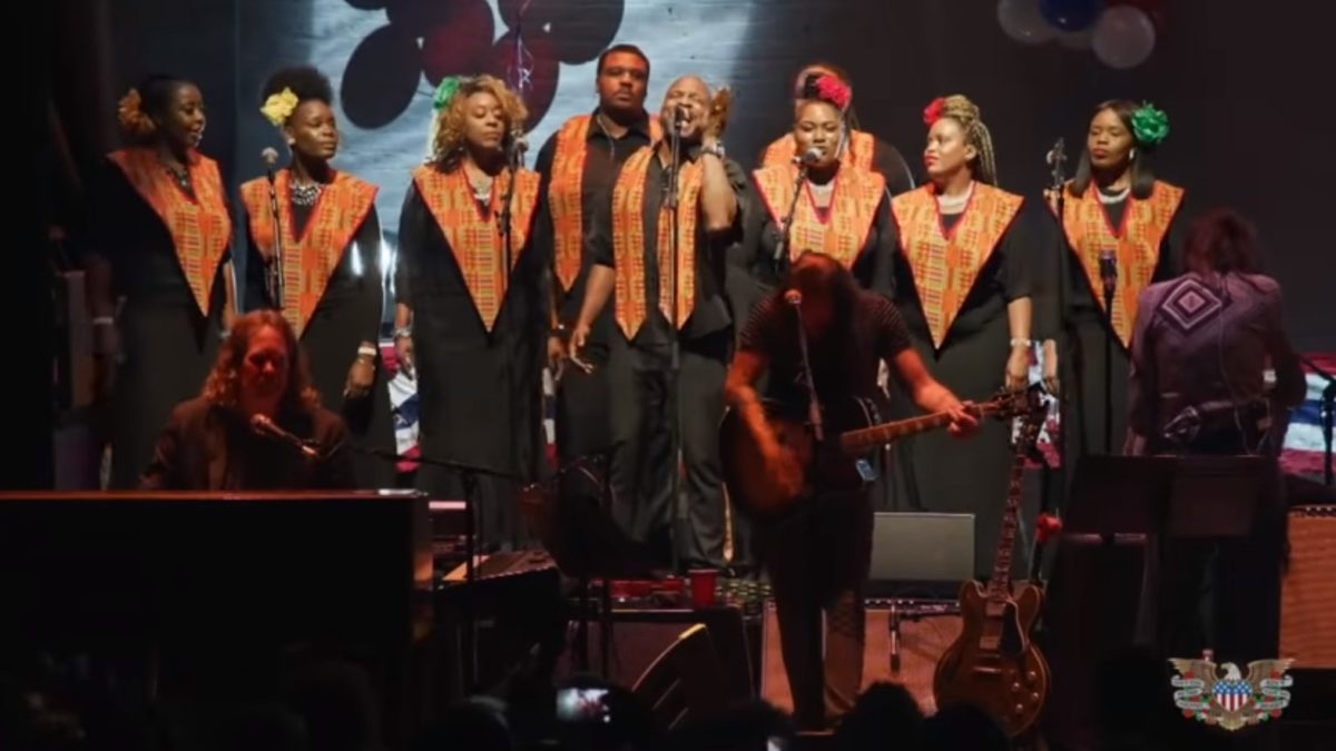 Pro-Shot Video: Phil Lesh & Very Special Friends Perform 'Knockin' On Heaven's Door'