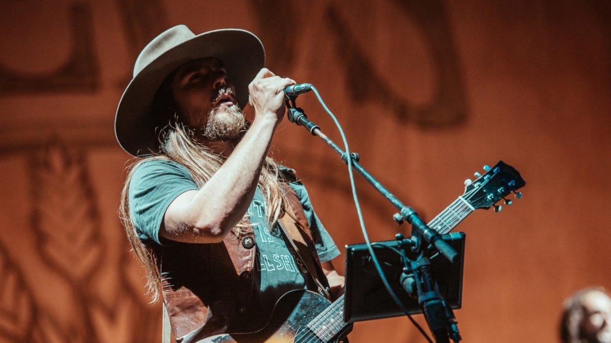 Lukas Nelson Covers Neil Young’s 'Tell Me Why'