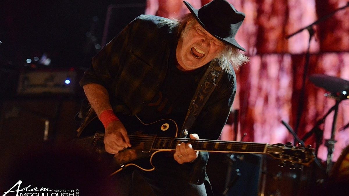 Neil Young & Crazy Horse Confirm 1st Tour In 5 Years