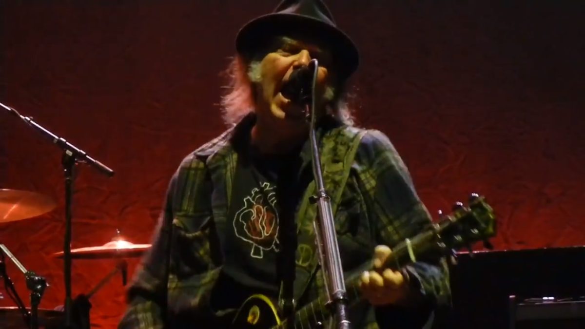 Neil Young Debuts New Song & Joins Willie Nelson In Saratoga Springs