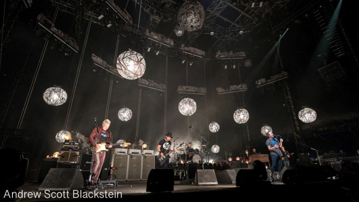 A Home Run At Fenway: Pearl Jam Returns To Boston - Review & Photos