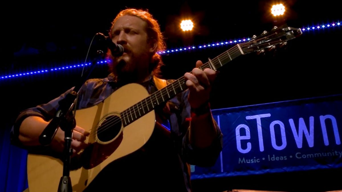 Tyler Childers Performs Live On ‘eTown’
