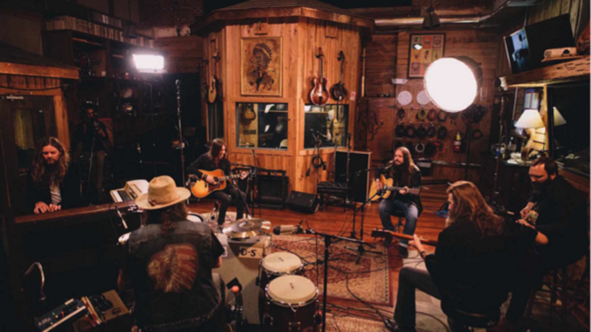 Blackberry Smoke Unveils Acoustic Version Of 'Medicate My Mind‘