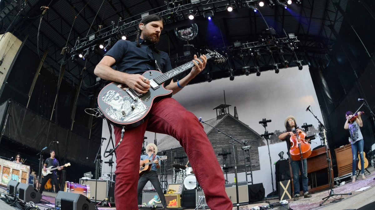 The Avett Brothers Debut New Original 'Trouble Letting Go' In Appleton