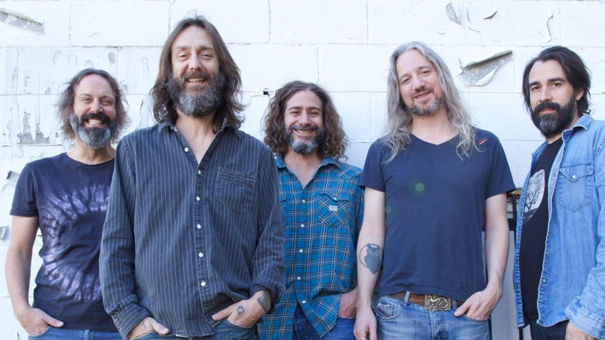 Chris Robinson Brotherhood Announces 'Betty's Midwestern Magick Blends' Live Album
