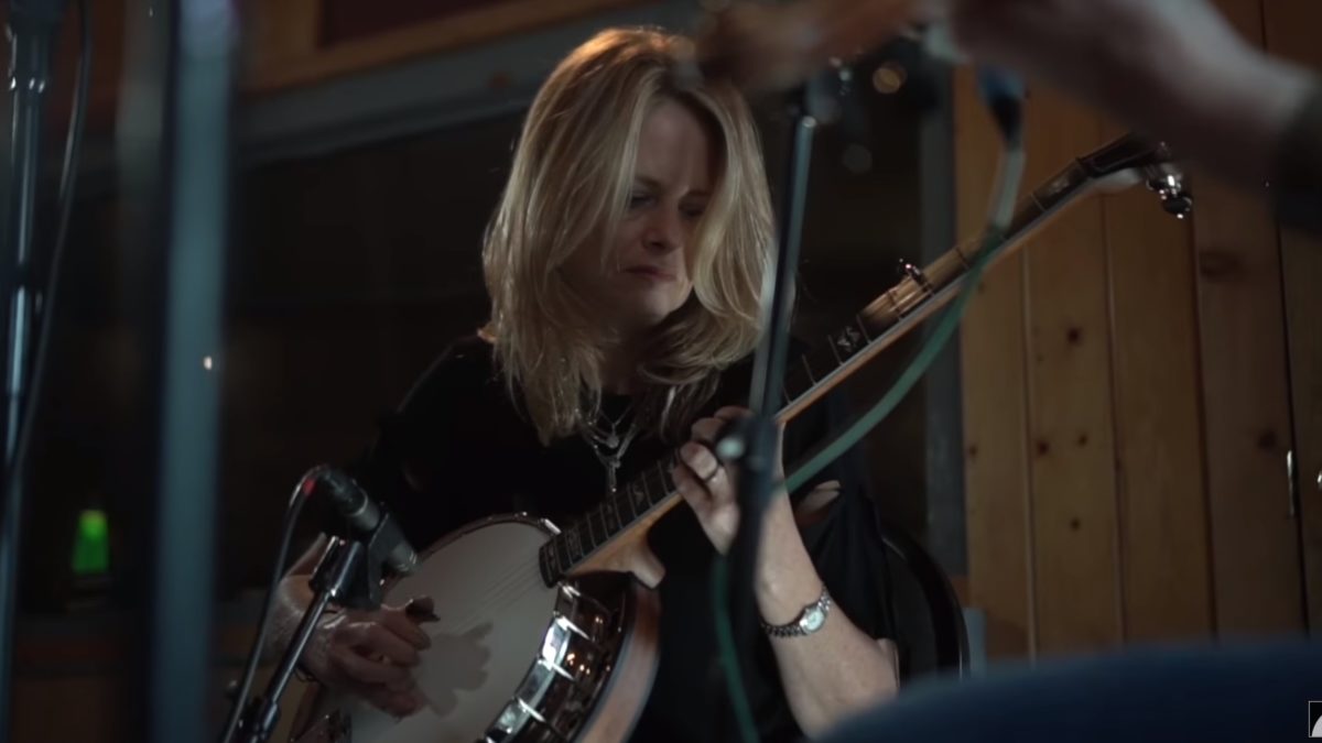 The First Ladies Of Bluegrass Perform ‘The Girl I Left Behind Me’