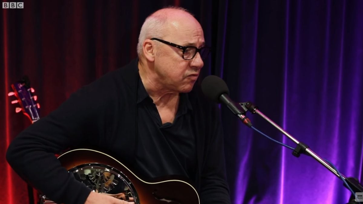 Mark Knopfler Performs 'Romeo & Juliet' For BBC