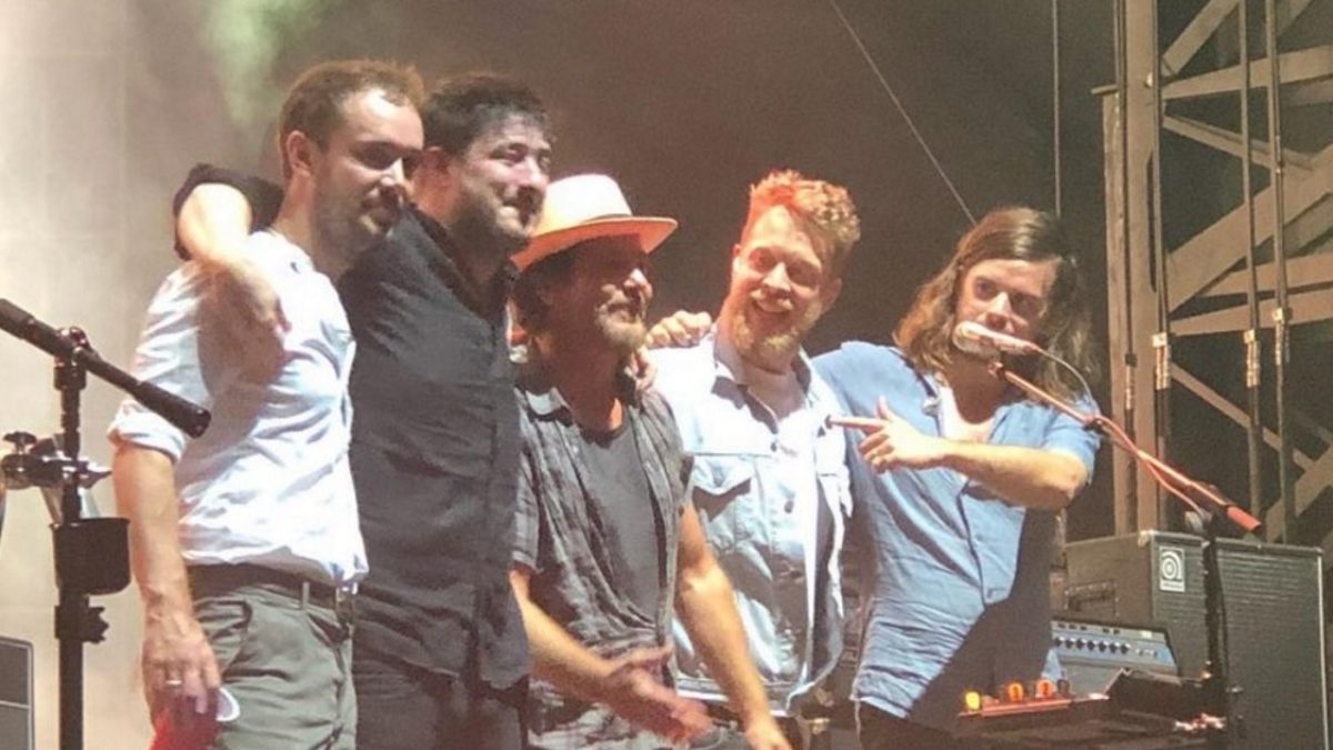 Mumford & Sons Welcome Eddie Vedder At Ohana Fest