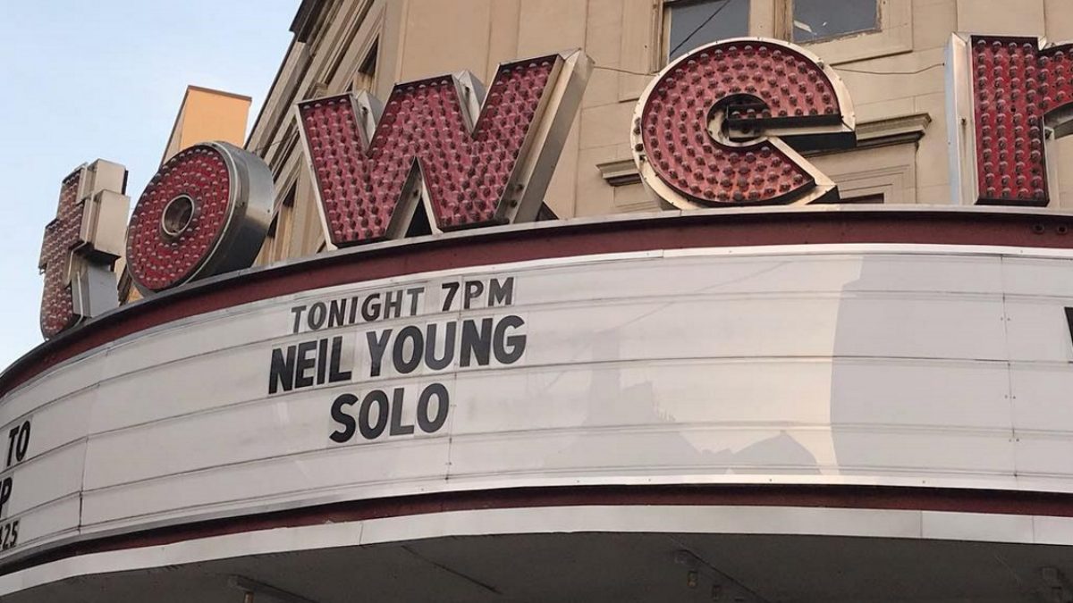 Neil Young Fits Rarities Into Solo Show In Philadelphia