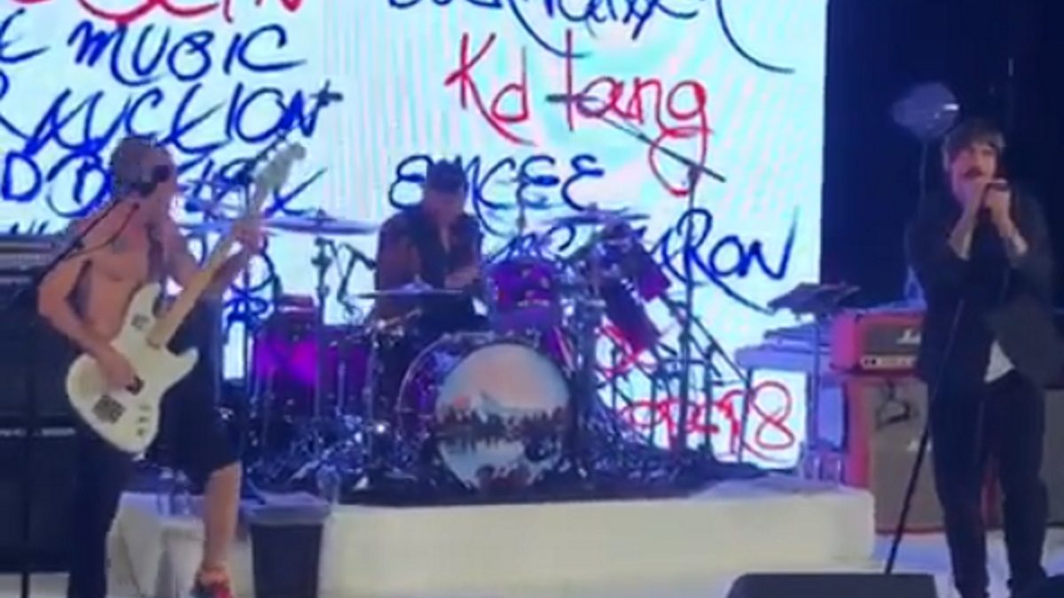 Red Hot Chili Peppers Cover Allman Brothers Band & More At Charity Event