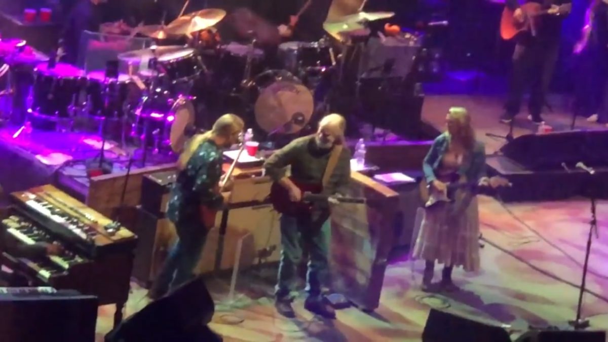 Tedeschi Trucks Band Welcomes Jimmy Herring & Doyle Bramhall II At Beacon Theatre Opener