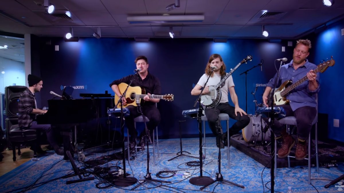 Mumford & Sons Perform 'Guiding Light' For SiriusXM