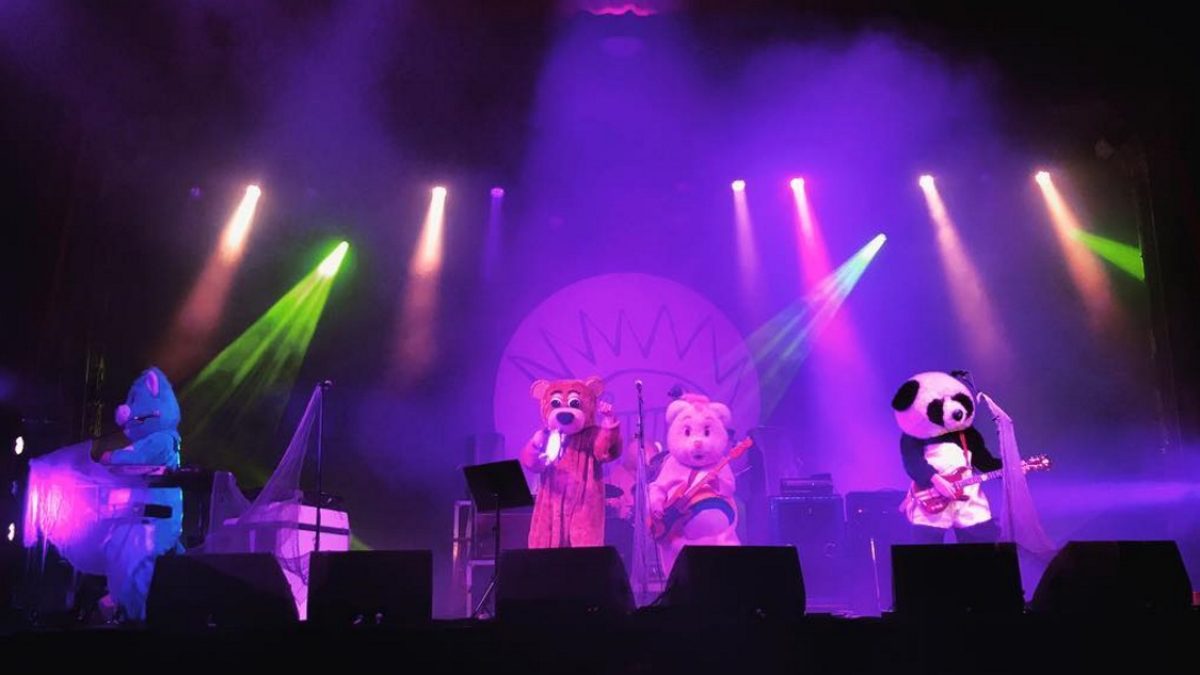 Ween Dusts Off ‘Don’t Laugh (I Love You)’ In Chicago
