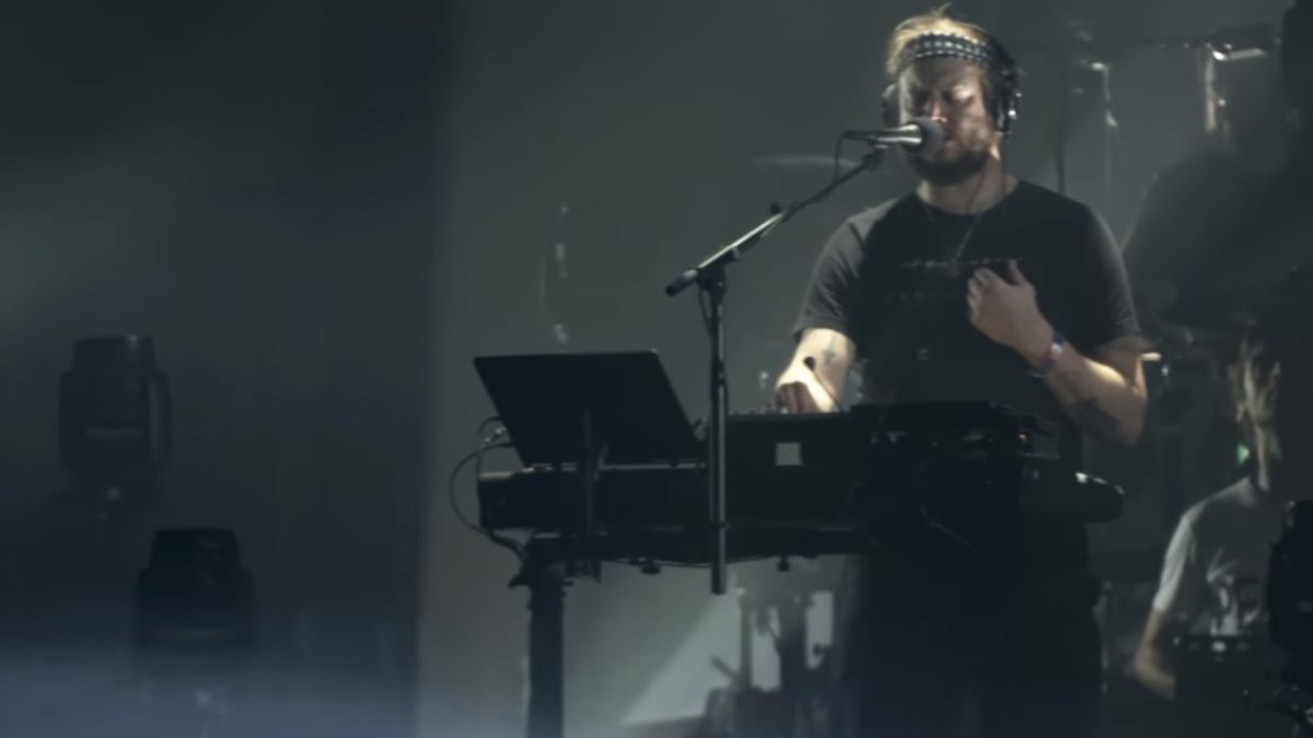 Bon Iver Performs At Pitchfork Paris Music Festival 2018: Pro-Shot Videos