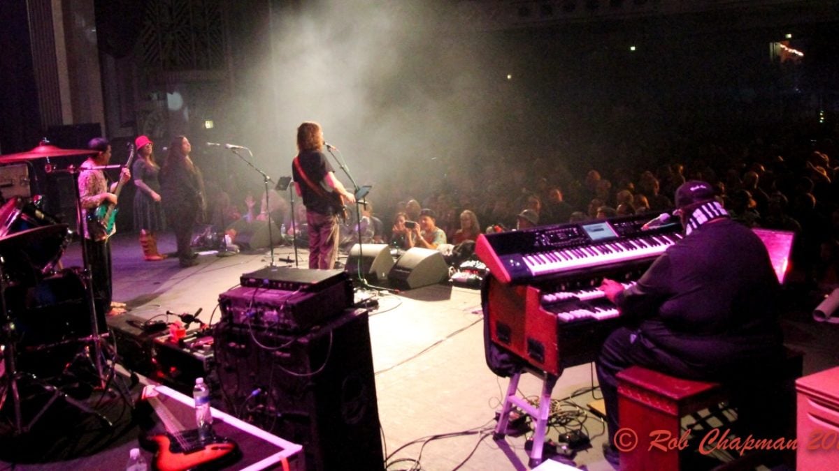 Melvin Seals, Oteil Burbridge & John Kadlecik Lead 'A Merry Jerry Christmas' In Pomona