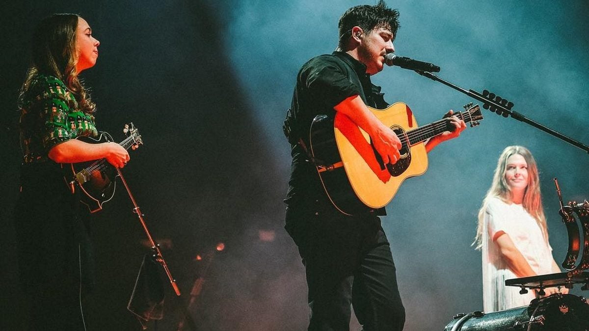 Maggie Rogers & Sarah Jarosz Join Mumford & Sons In New York City