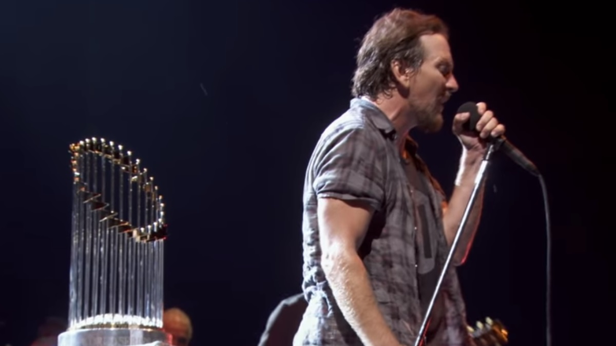 Pearl Jam Shares David Bowie Cover 'Rebel, Rebel': Pro-Shot Video