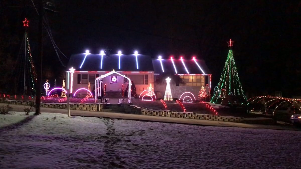 Phish Fan Creates Holiday Lights Display Set To The Tune Of 'Llama'