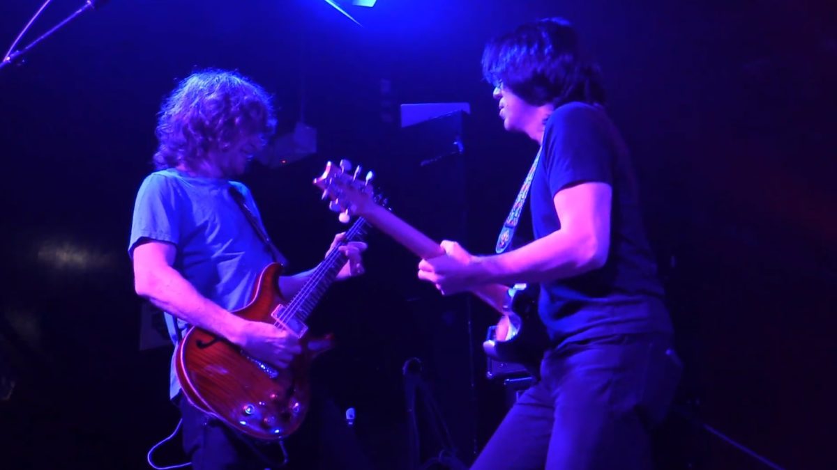 Pigeons Playing Ping Pong Perform 'Lightning' With Tomo Fujita: Pro-Shot Video