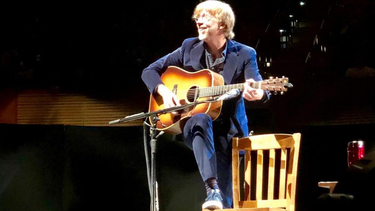 Trey Anastasio Debuts Acoustic 'Set Your Soul Free' In Los Angeles