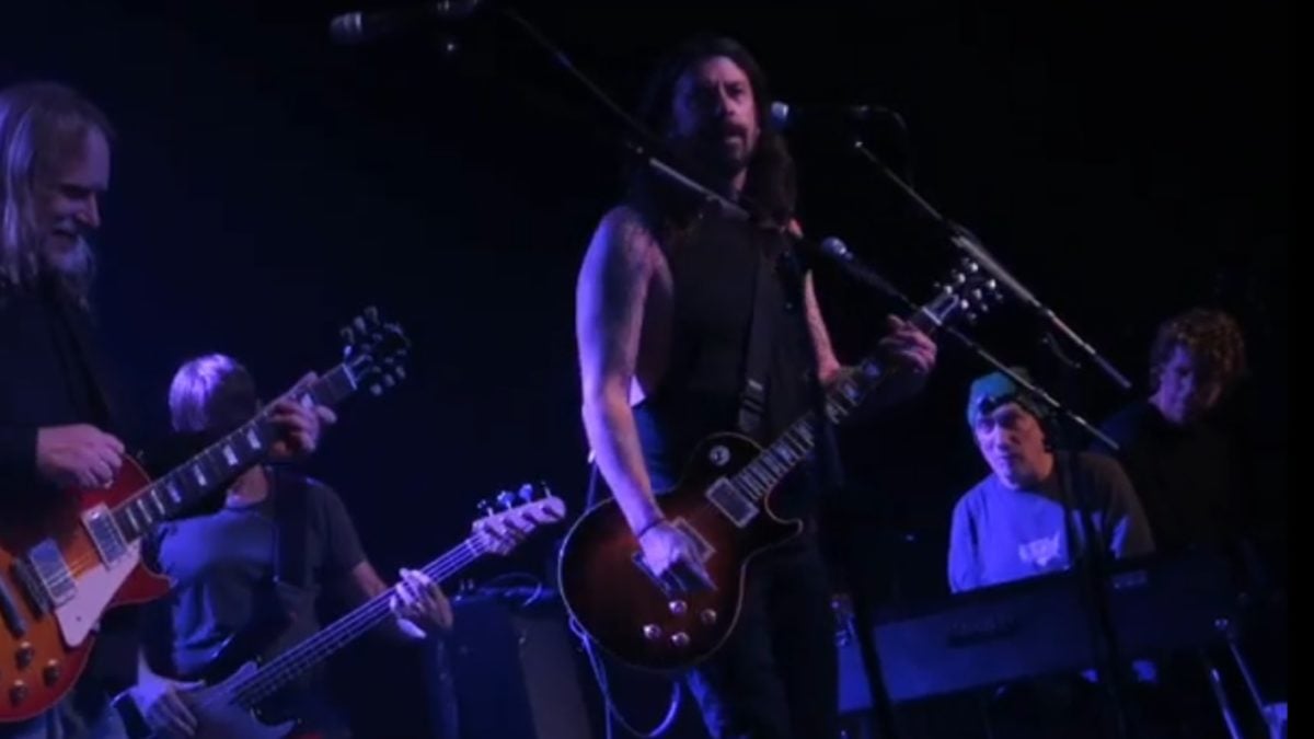 Warren Haynes & Dave Grohl Lead Pop Up Snow Jam In Asheville